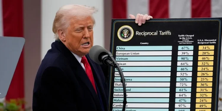 Corte federal de EEUU bloquea política arancelaria de Trump por excederse en sus poderes