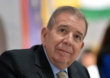 Edmundo González fue hospitalizado