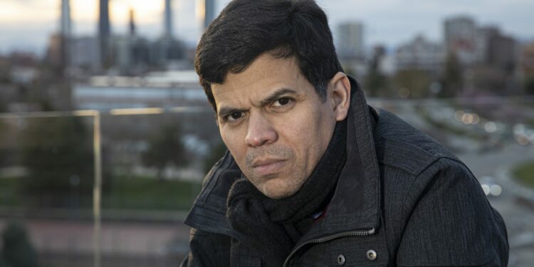 Eduardo Sánchez Rugeles presentará “Éxigo” en la Feria del Libro de Madrid 2025