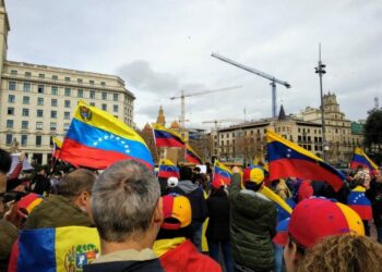 España alcanzó récord de población por migración de venezolanos y colombianos