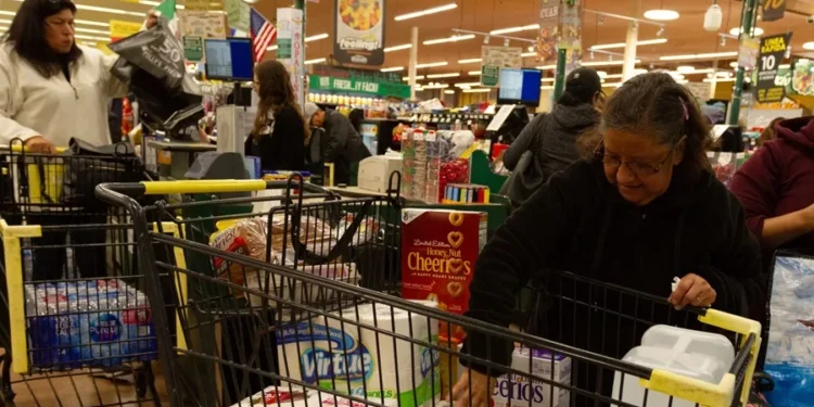 Inflación en EEUU bajó una décima en abril