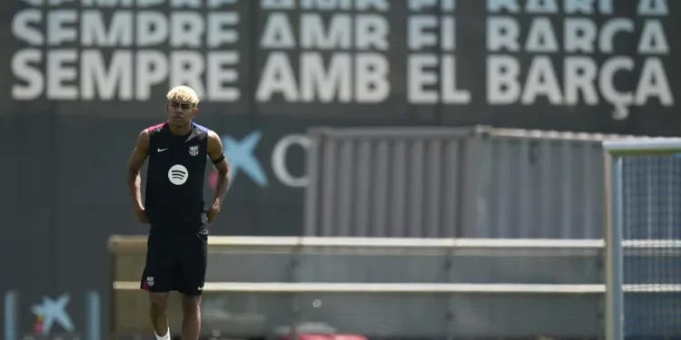 Lamine Yamal amplía su contrato con el Barcelona hasta 2031