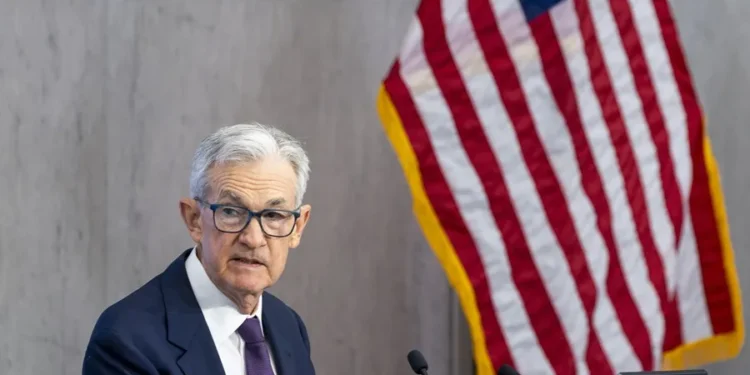 Powell defiende el marco regulatorio de la Fed ante las críticas de Trump
