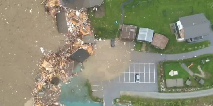 Pueblo en Suiza quedó sepultado por avalancha tras derrumbe de un glaciar