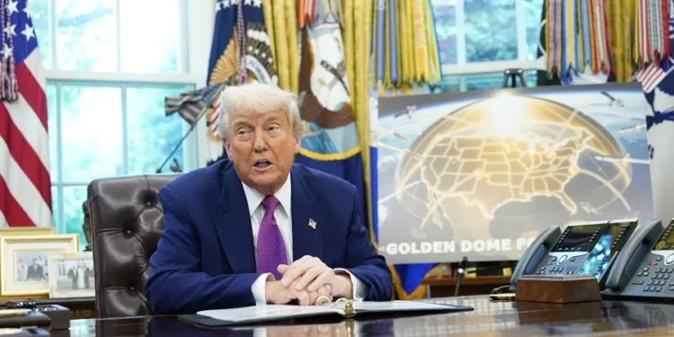 Trump cifra en 175.000 millones de dólares el coste total de su cúpula dorada para proteger a EEUU