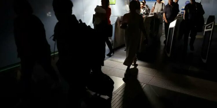 Apagón en España fue causado por un «fenómeno de sobretensiones»