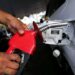 Bloomberg: Maduro planea aumento de 50% en precio de la gasolina