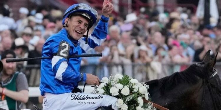 El jinete venezolano Junior Alvarado ganó el Belmont Stakes 2025