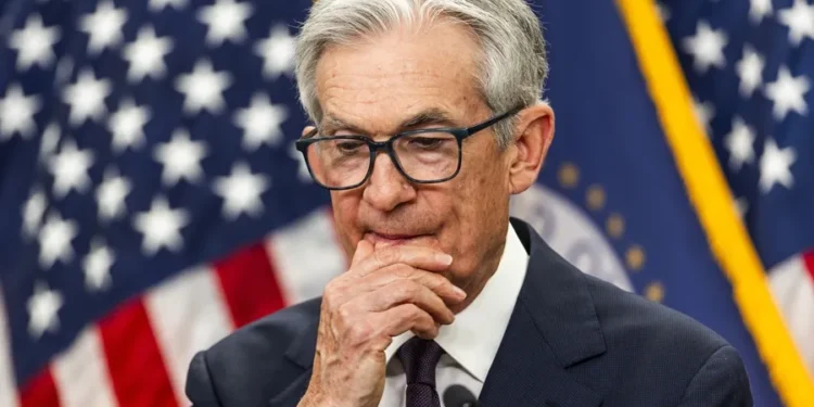Fed mantiene tipos de interés sin cambios y previsión de dos recortes, pese a presión de Trump