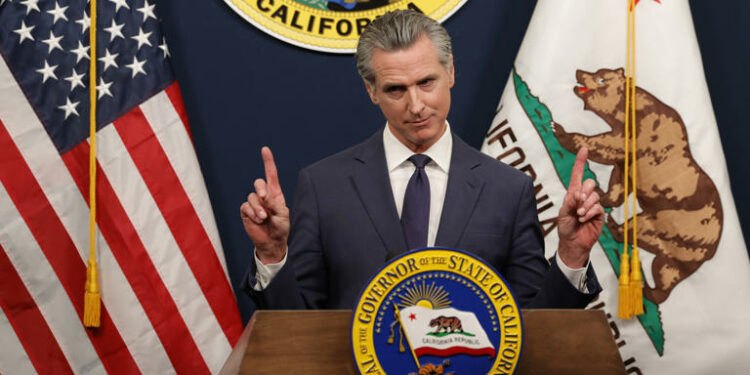 Gobernador de California acusa a Trump de «inflamar» Los Ángeles hasta el toque de queda