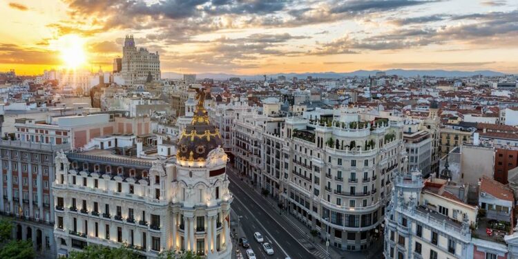 Llegada masiva de millonarios a Madrid acaba con la esencia de la capital: «El ambiente ya es como el de Londres o París»