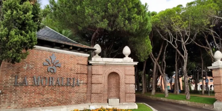 Los latinos ya saltan del barrio de Salamanca a La Moraleja: «Buscan chalés con jardín que salvaguarden su privacidad»
