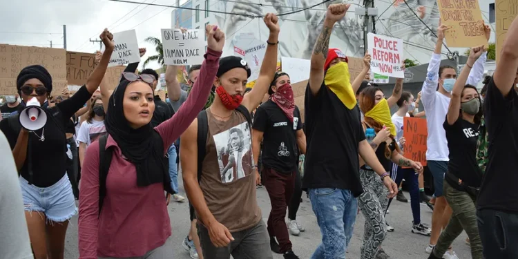 Miami se convierte en epicentro de nuevas protestas nacionales contra políticas migratorias