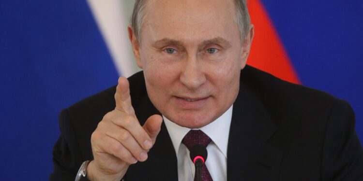 Putin afirma que Rusia ya produce nuevos misiles balísticos con capacidad nuclear en serie