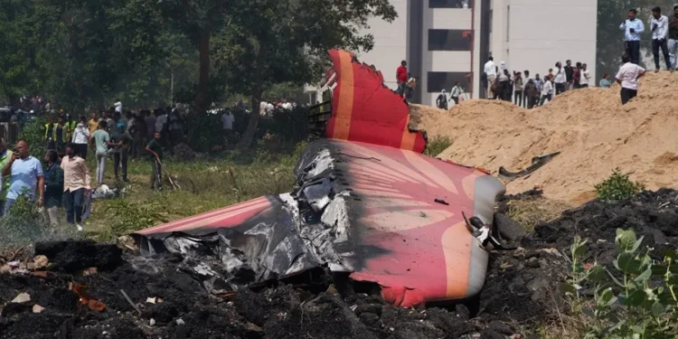 Se estrelló avión de Air India con 242 pasajeros destino a Londres