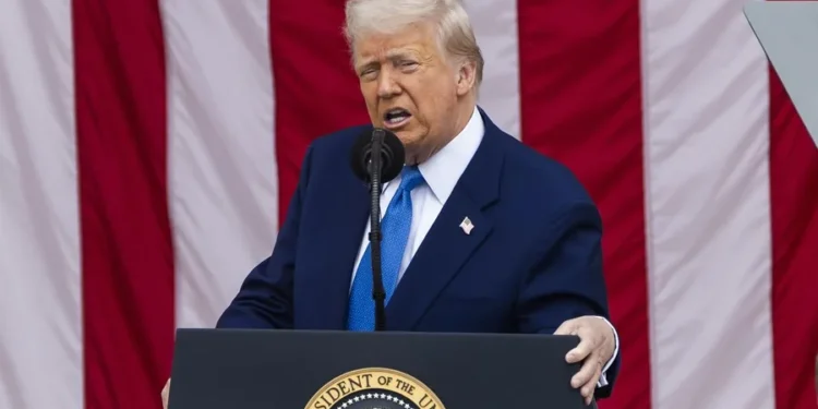 Supremo se alinea con Trump contra veto a su orden para limitar la ciudadanía