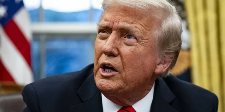 Trump sugiere que respalda un «cambio de régimen» en Irán