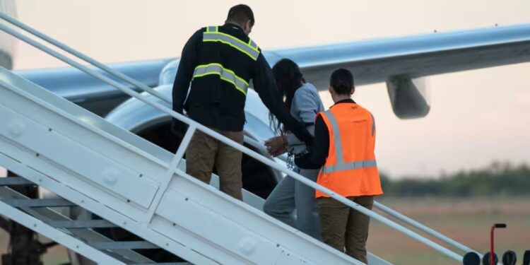 Fin del parole humanitario amenaza a casi un millón de inmigrantes con deportación