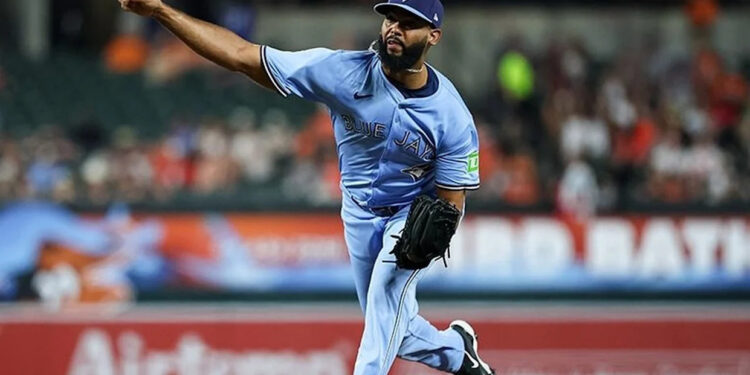 Dominicano Seranthony Domínguez vistió el uniforme de Baltimore y Toronto en la doble cartelera del martes, por Eliéxser Pirela