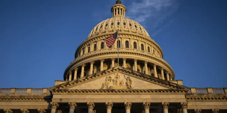 Cámara Baja aprueba plan fiscal de Trump