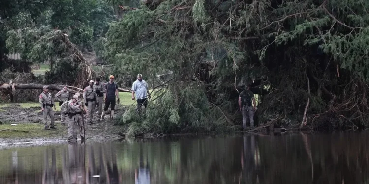 Campamento Mystic de Texas confirma muerte de 27 campistas e instructores