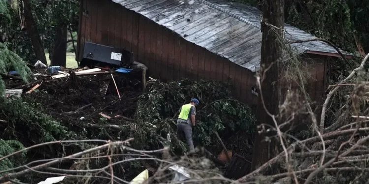 Cifra de muertos por inundaciones en Texas supera los 100, incluidas 27 del campamento Mystic