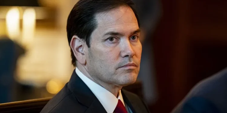 Impostor usa IA para hacerse pasar por Marco Rubio en busca de información sensible