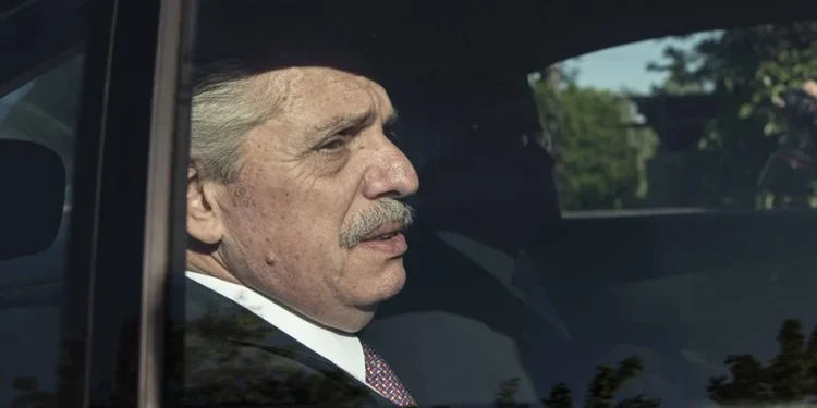 Justicia de Argentina procesa por corrupción al expresidente Alberto Fernández