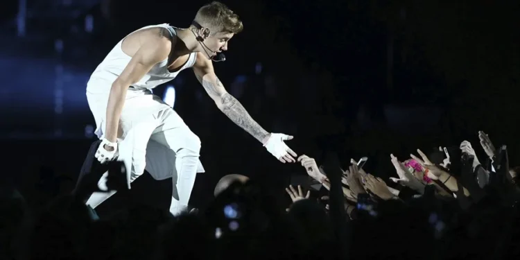 Justin Bieber lanza SWAG, su séptimo disco