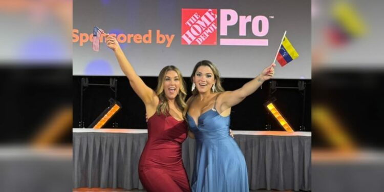 Venezolana deja en alto el tricolor al recibir premio TOBY Internacional