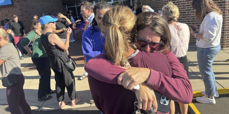 Tiroteo en escuela de Minneapolis deja al menos 2 niños fallecidos