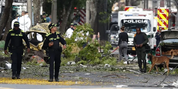 Colombia bajo ataque: 18 muertos en atentados contra la Policía y la Fuerza Aérea