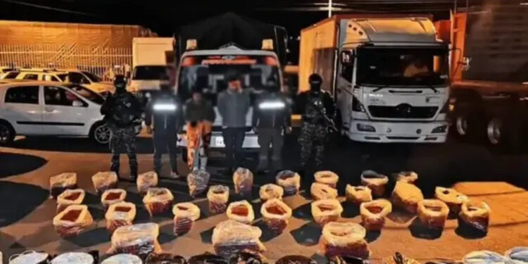 Ecuador decomisa un millonario cargamento de explosivos con destino a Colombia
