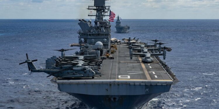 EEUU despliega escuadrón anfibio en el Caribe sur para reforzar operaciones antidrogas