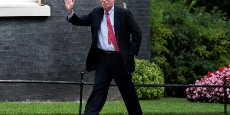 FBI registra las propiedades de John Bolton por documentos clasificados
