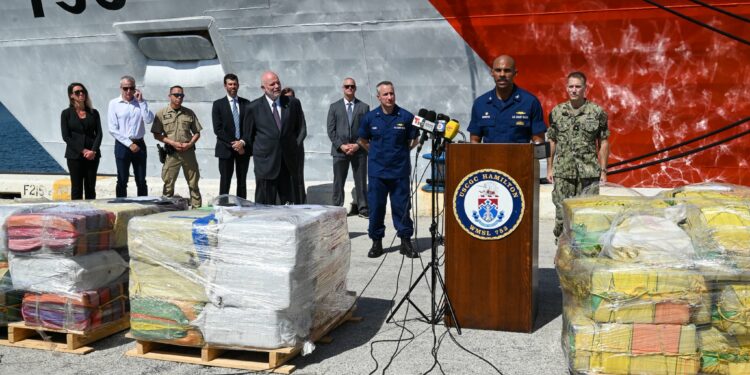 Guardia Costera de EEUU logra decomiso histórico de droga cerca de Venezuela