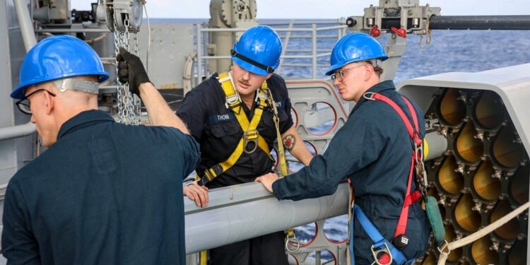 Marina de EE.UU. difunde imágenes de despliegue militar en el Atlántico