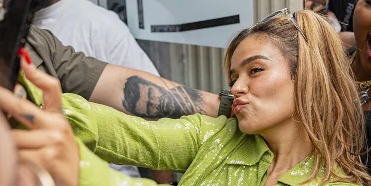 Fotografía de archivo de la cantante colombiana Karol G, en Nueva York (Estados Unidos). EFE/ Angel Colmenares