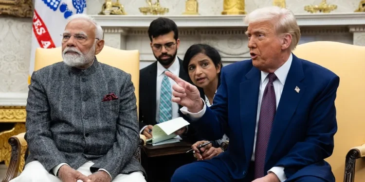 Trump aumentará los aranceles a la India por comprar petróleo a Rusia