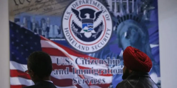 USCIS endurece políticas para verificar antecedentes de migrantes