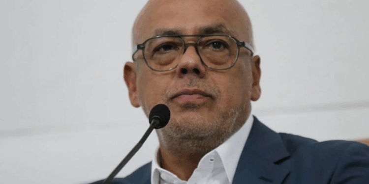 Jorge Rodríguez: Extranjero que entre a este país sin permiso, entra, pero no sale