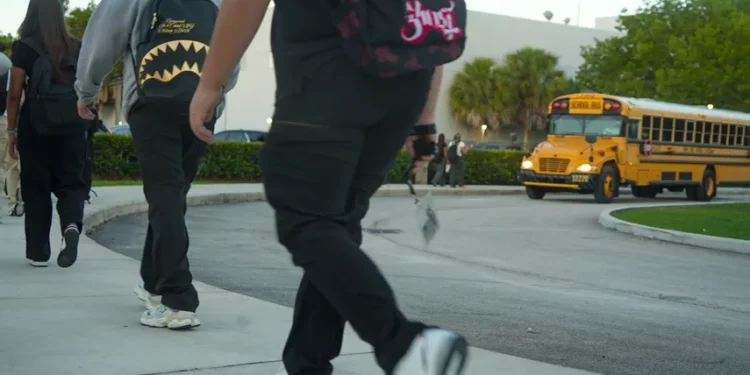 El Distrito Escolar de Miami-Dade enfrenta una drástica caída de estudiantes, obligando a medidas de austeridad