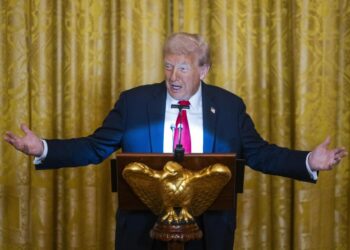 Trump Confirma Operaciones de la CIA y Evalúa Incursiones Terrestres en Venezuela