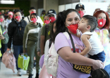 Vuelo con 153 venezolanos repatriados desde Texas aterriza en Venezuela