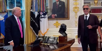Andrea Bocelli realiza sorpresiva visita a la Casa Blanca previo a la cumbre Trump-Zelensky