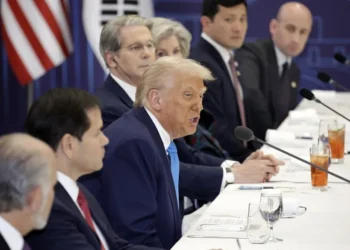 Trump aplaza reunión con Kim Jong-un que lanza misiles estratégicos antes de su llegada a Corea