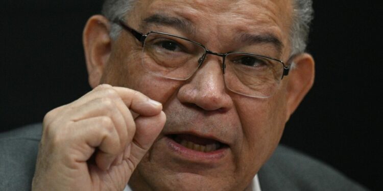 Enrique Márquez recibe su primera visita tras 9 meses incomunicado en prisión