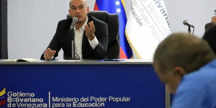 Gobierno de Maduro inicia consulta nacional sobre eliminación de tareas escolares