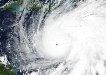 Huracán Melissa recobra categoría 4 y amenaza a Cuba tras devastación en Jamaica