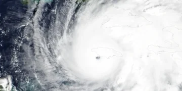 Huracán Melissa recobra categoría 4 y amenaza a Cuba tras devastación en Jamaica